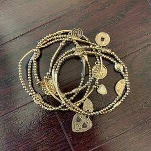 Good Charma Bracelet Set